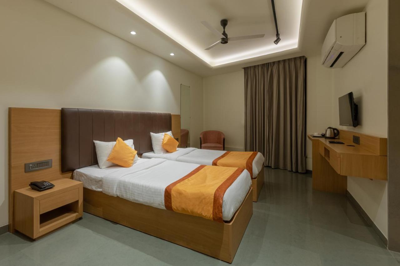 Indus Suites ナーグプル エクステリア 写真